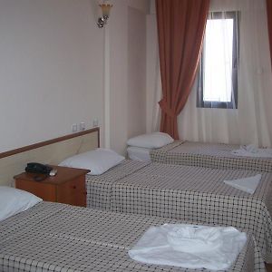 Üç Kişilik Oda